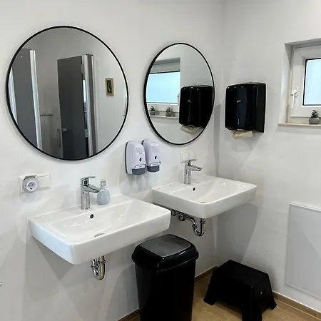 Group Glamping Bell Tents Camp Perfect To Reconnect With Nature In Germany Campismo de Luxo